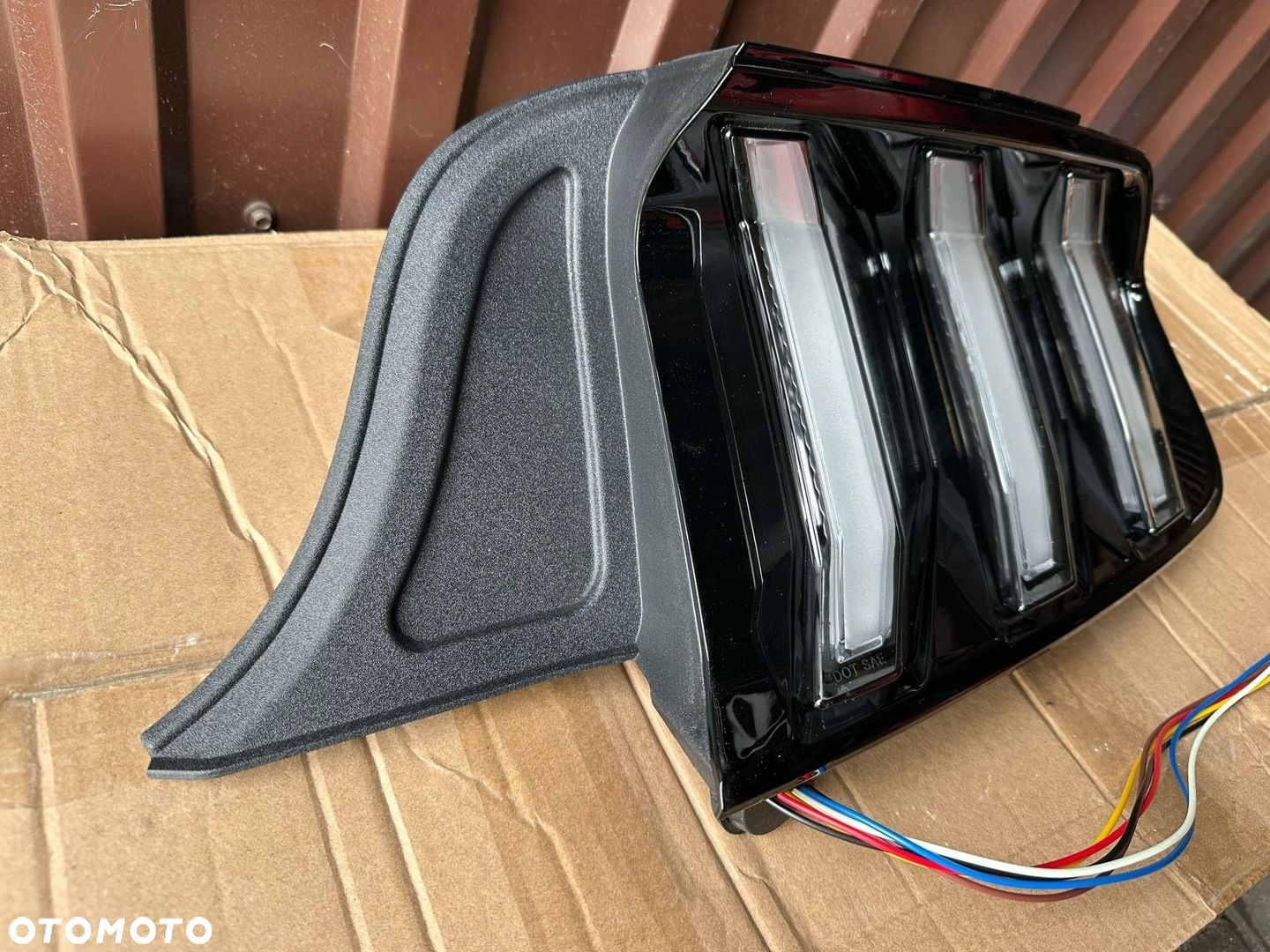LAMPA PRAWA TYL TYLNA FORD MUSTANG MK6 EU - 2