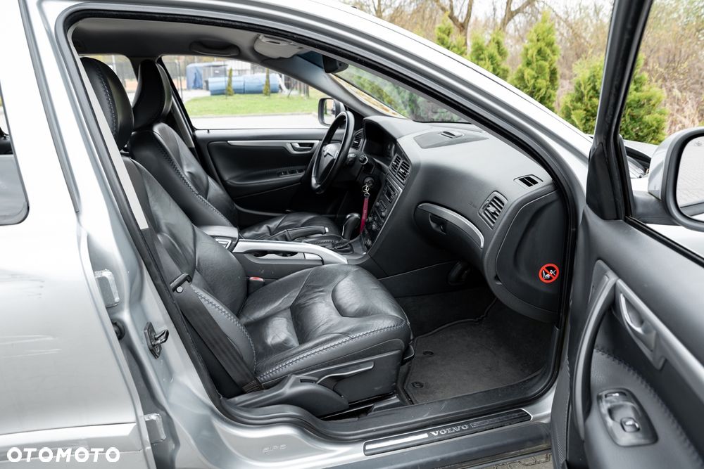 Volvo XC 70 D5 AWD Kinetic - 24