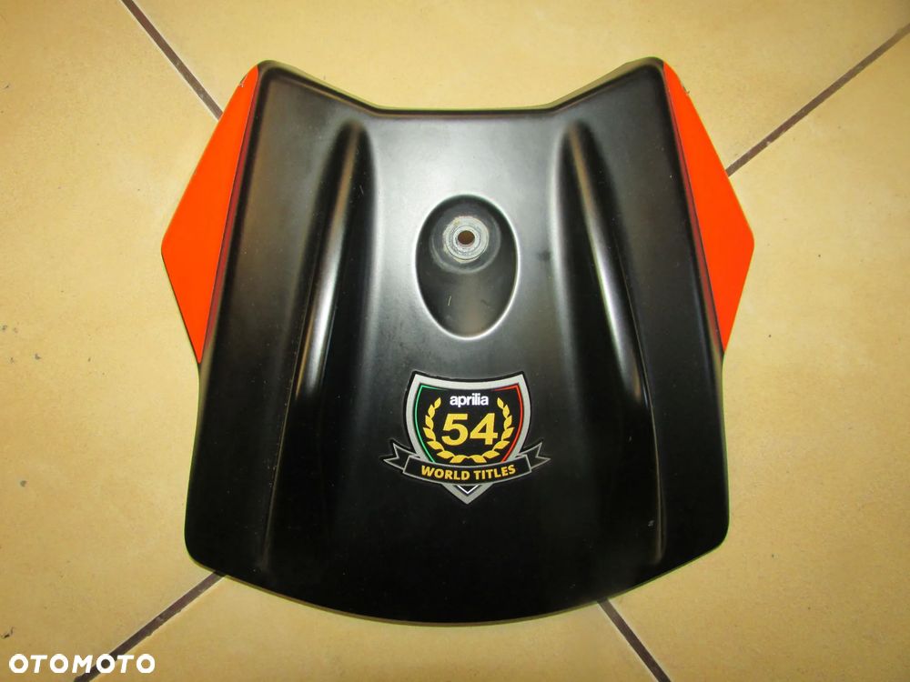 Aprilia RS 125 22r owiewka osłona wypełnienia zbiornika paliwa