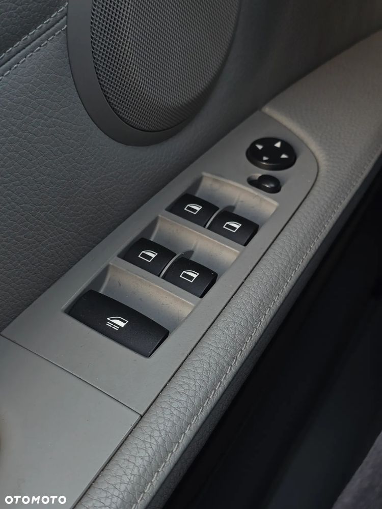 BMW Seria 3 330i M Sport Edition - 33