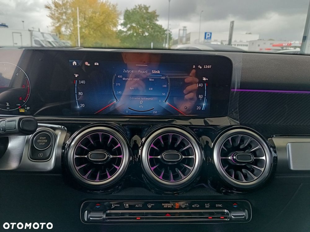 Mercedes-Benz GLB - 26