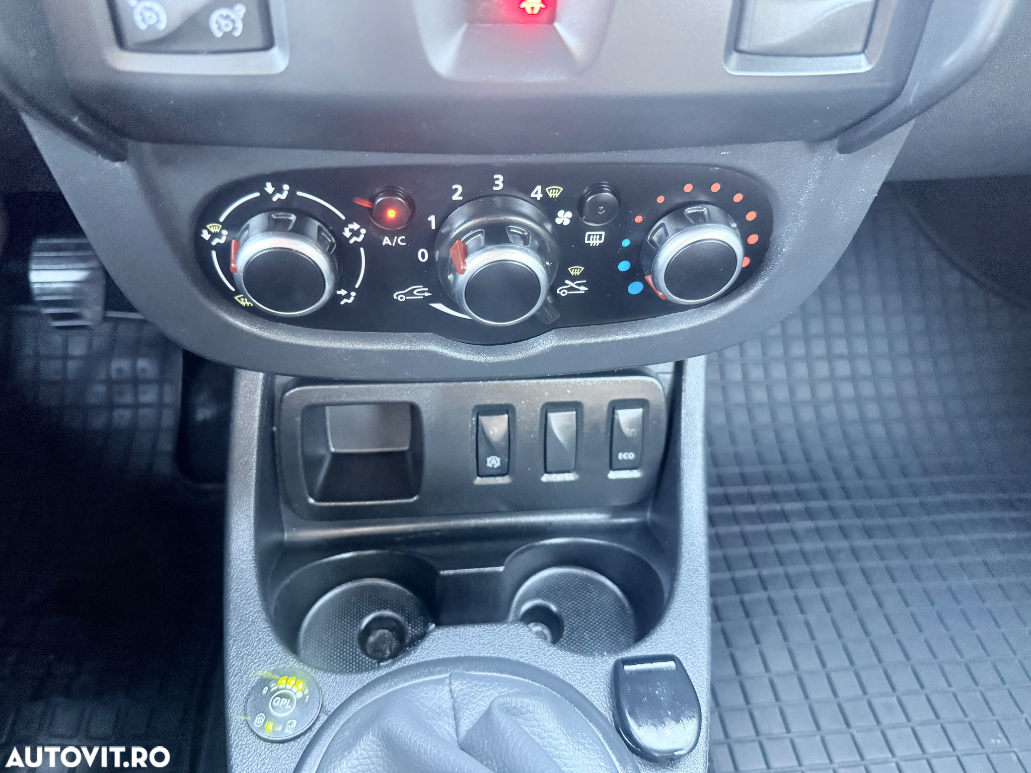 Dacia Duster 1.6 SCe Prestige jante 16" - 10