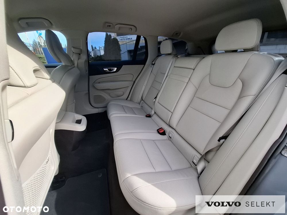 Volvo V60 Cross Country - 11