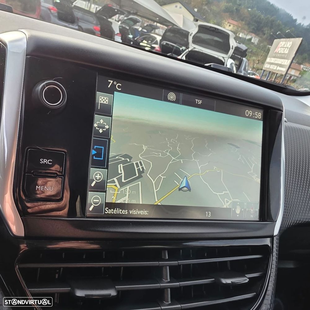 Peugeot 2008 1.2 PureTech Allure - 24