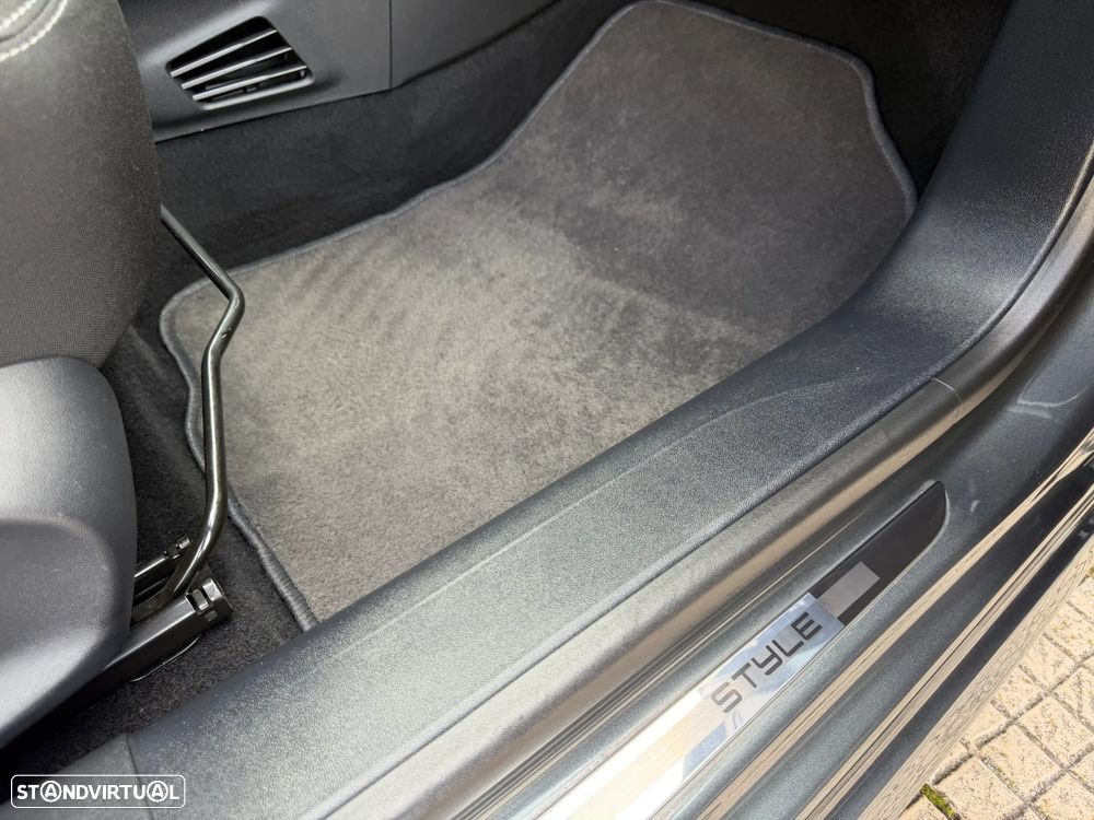 Peugeot 208 1.4 HDi SE Style - 38