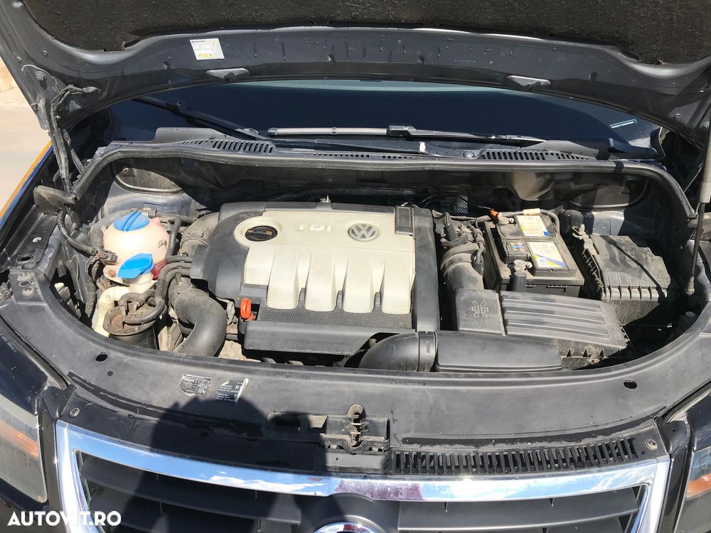 Volkswagen Touran 2.0 TDI Comfortline - 2