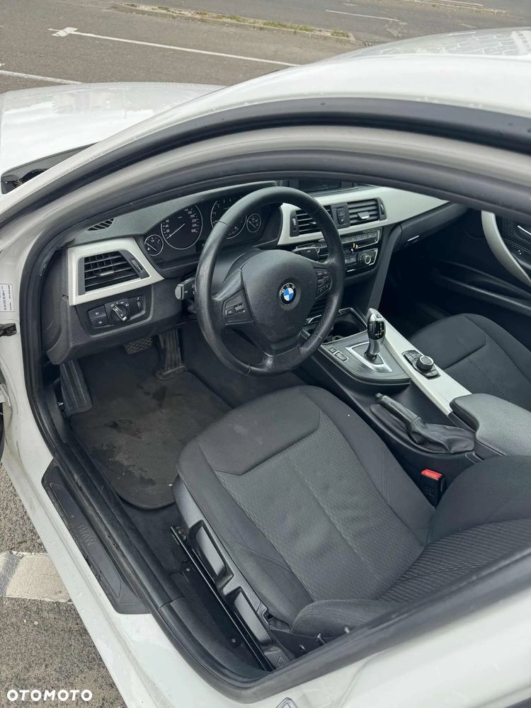 BMW Seria 3 318i Sport Line - 10