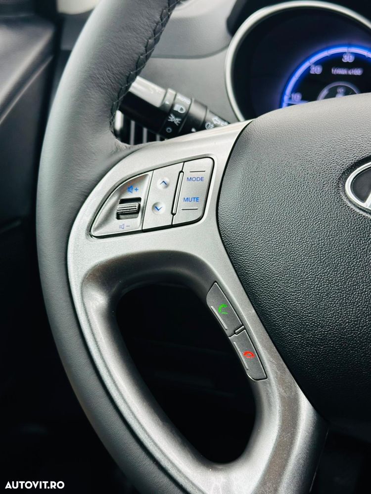 Hyundai ix35 1.7 CRDI 2WD blue Finale Gold - 23