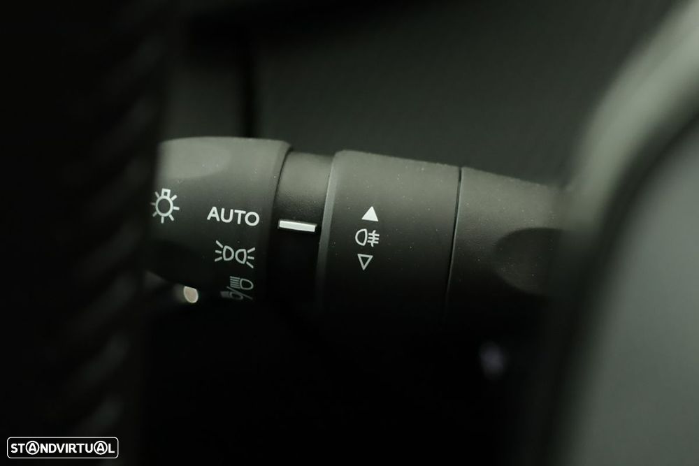 Peugeot e-208 51 kWh Allure - 17