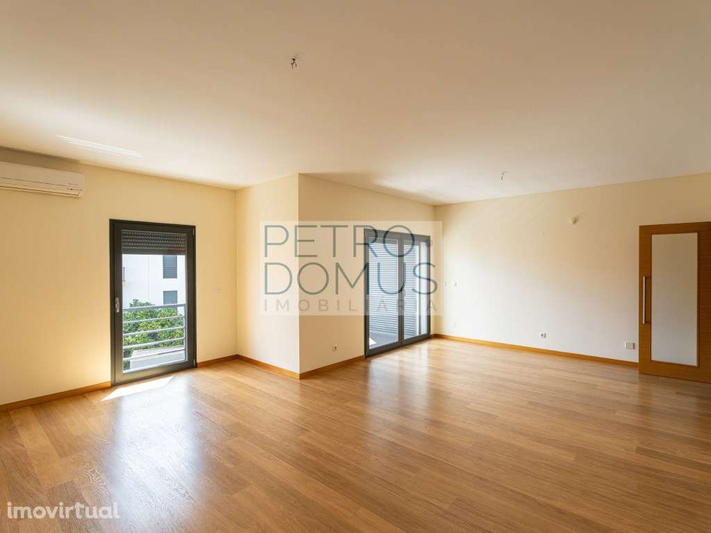 T2 EM CONDOMÍNIO PRIVADO COM PISCINA - BENFICA - Grande imagem: 3/41