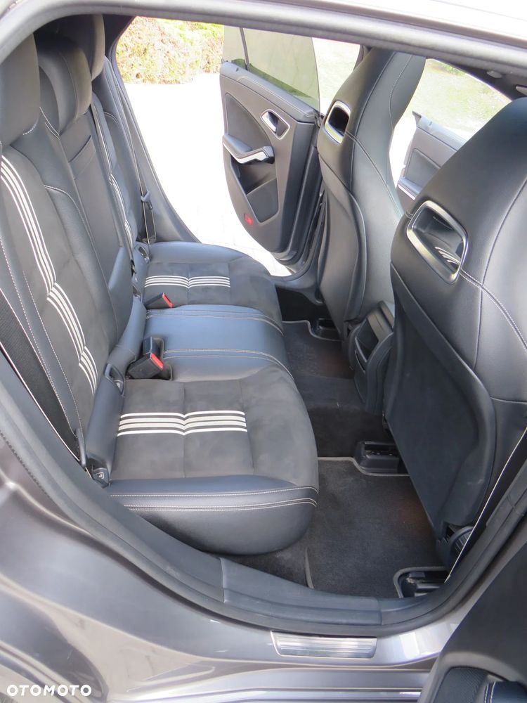 Mercedes-Benz CLA 180 7G-DCT - 21