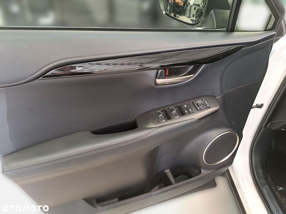 Lexus NX 300h Business Edition AWD - 19