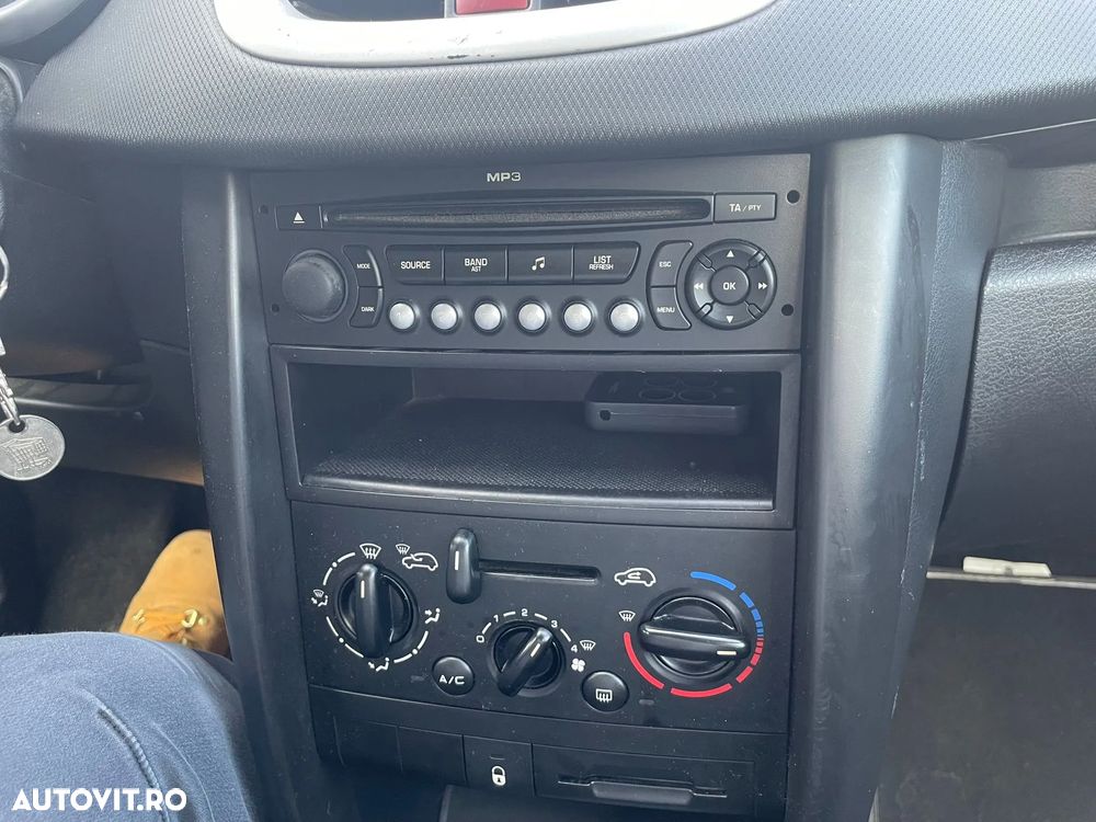 Peugeot 207 1.4E 16V Trendy - 12