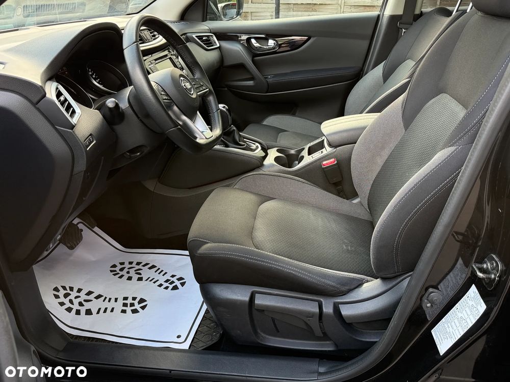 Nissan Qashqai 1.3 DIG-T N-Connecta DCT - 17