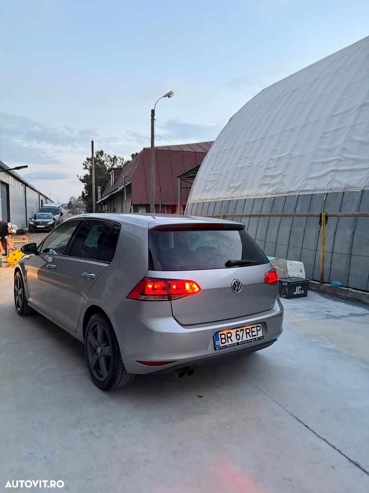 Volkswagen Golf - 6