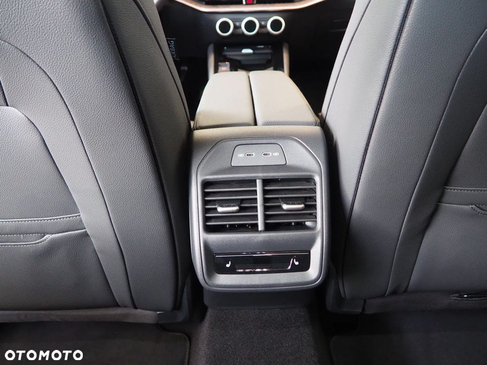 Skoda Superb 2.0 TDI SCR 4x4 L&K DSG - 11