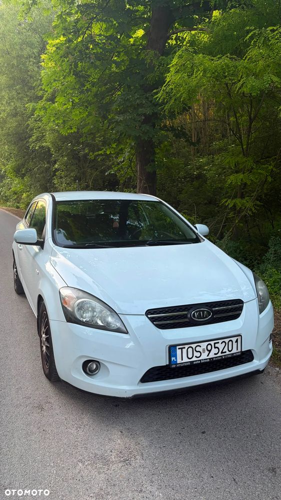 Kia Ceed 1.6 L - 6