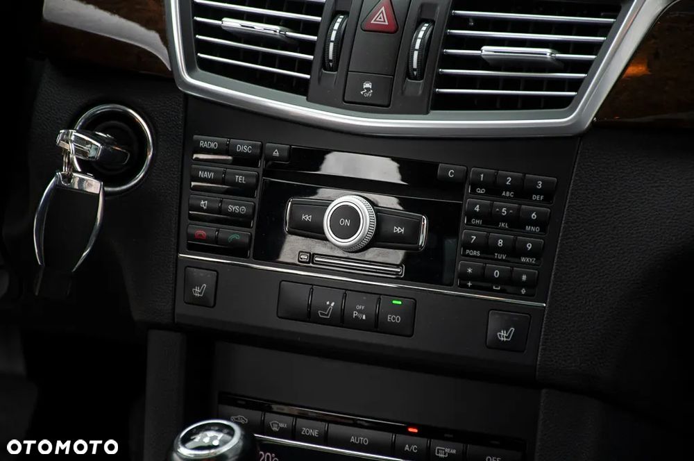 Mercedes-Benz Klasa E 200 BlueEFFICIENCY Elegance - 24