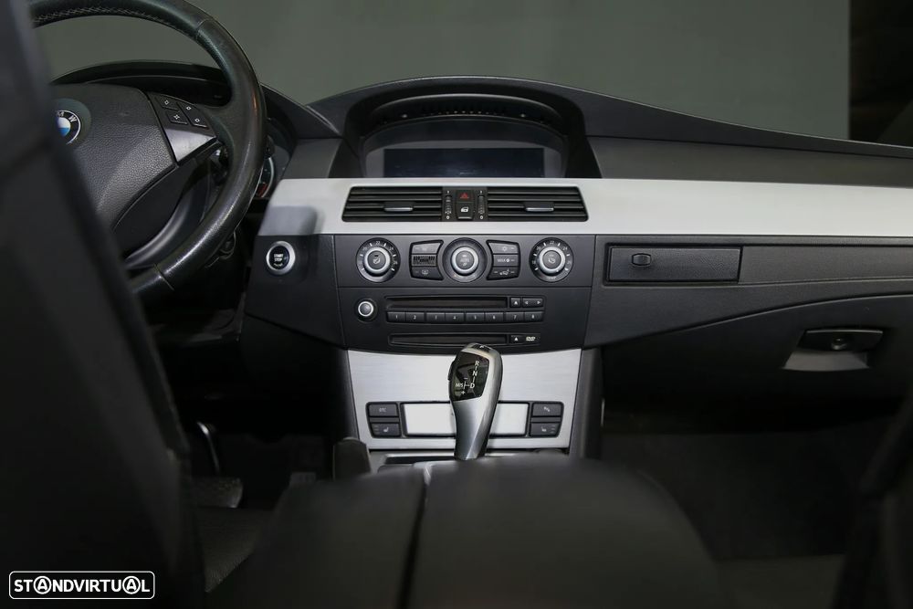 BMW 520 dA Touring Executive - 8