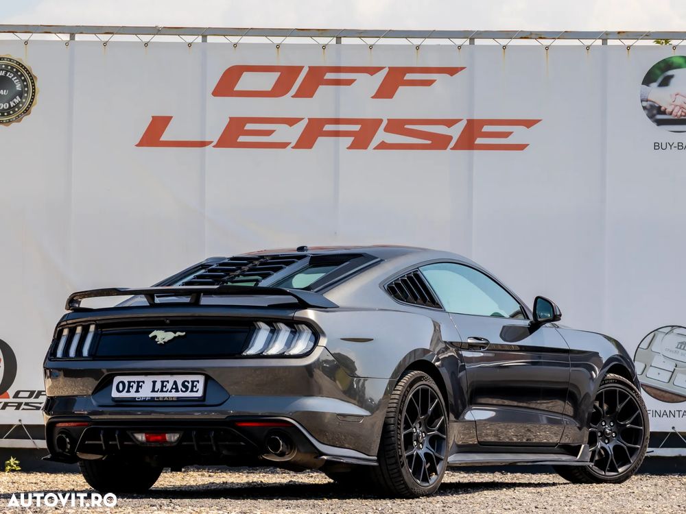 Ford Mustang - 4