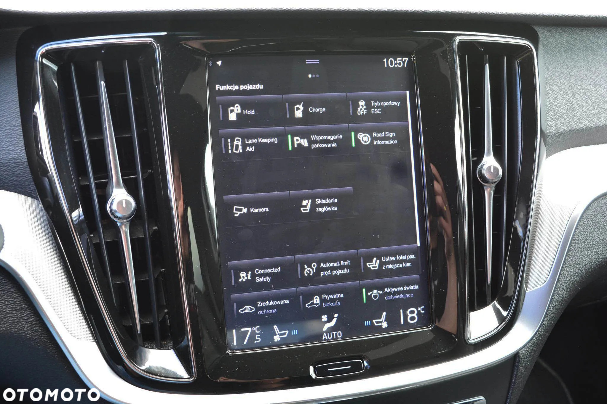 Volvo V60 T8 AWD Plug-In Hybrid R-Design - 18