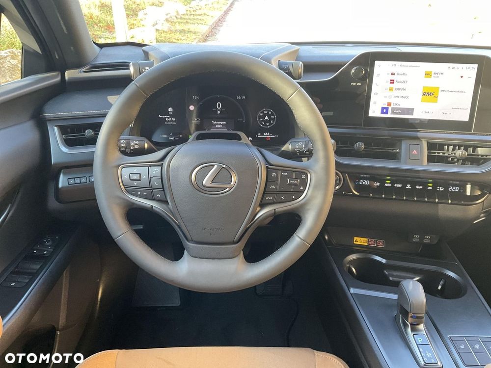 Lexus UX 300h Business - 14