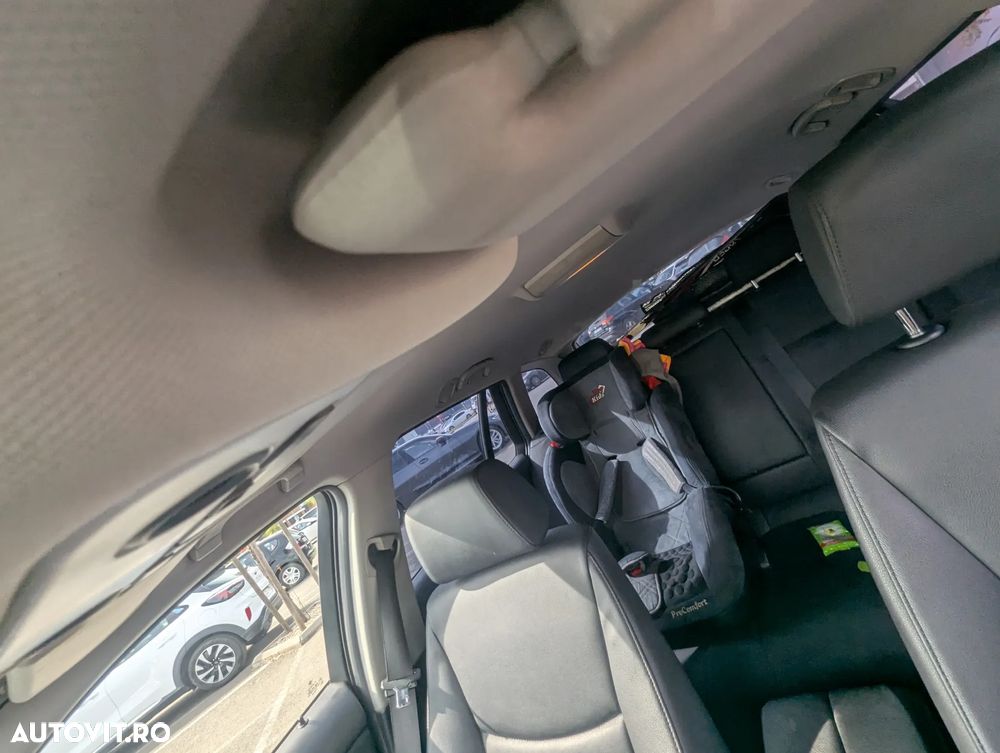 BMW Seria 3 318d Touring - 9