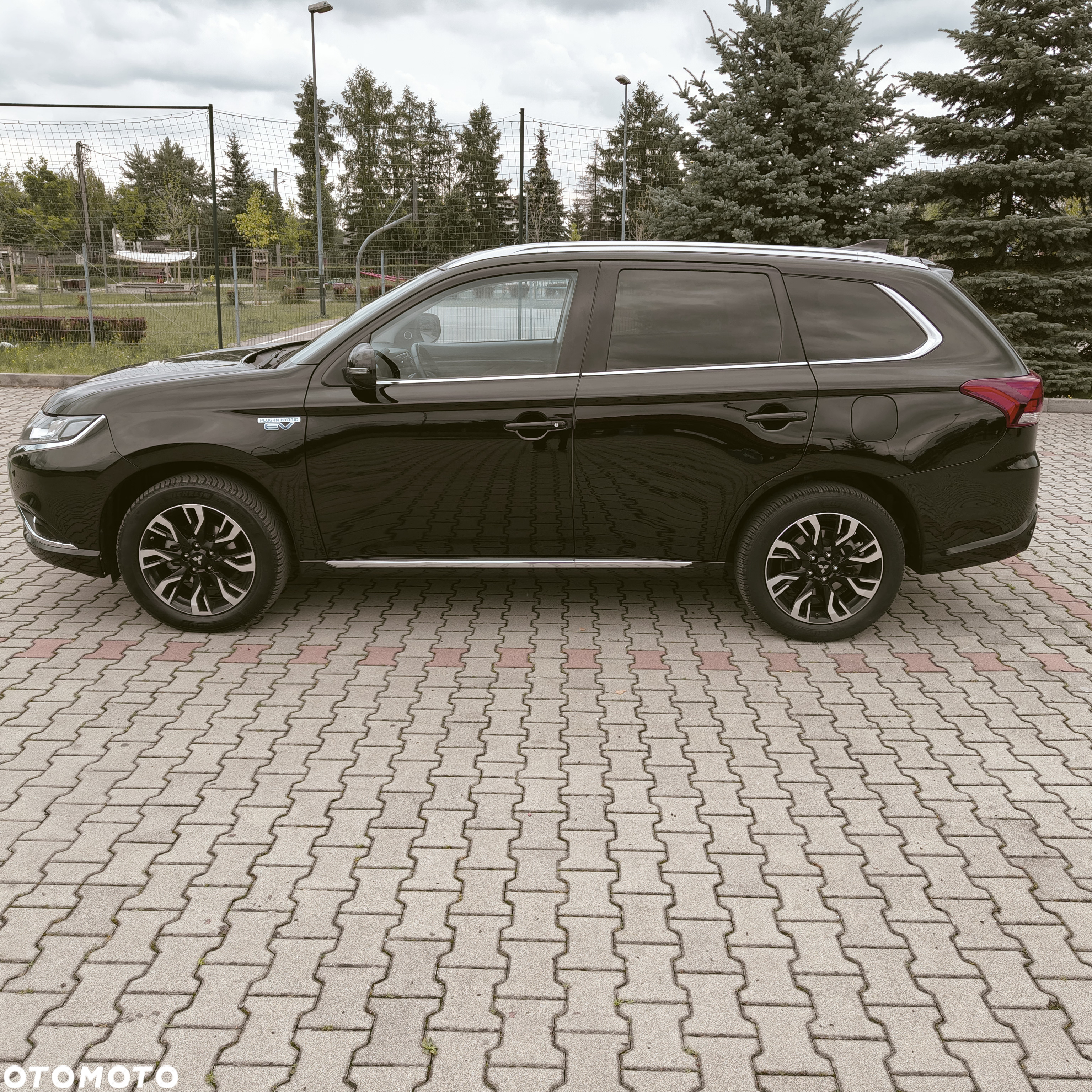 Mitsubishi Outlander - 4