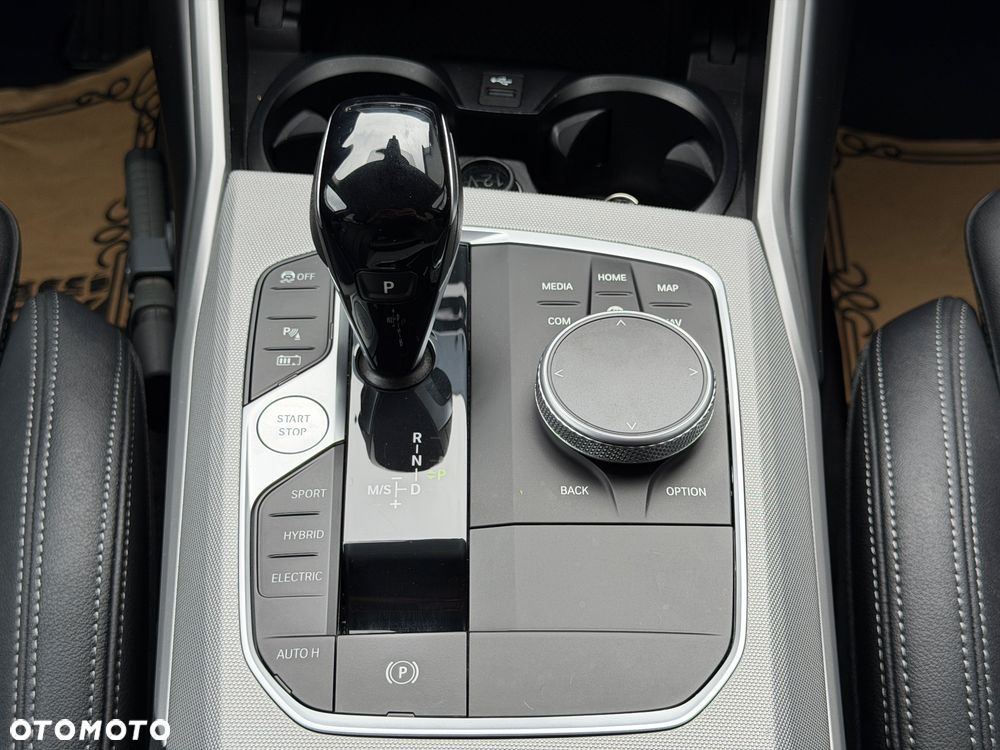 BMW Seria 3 320e Sport Line - 10