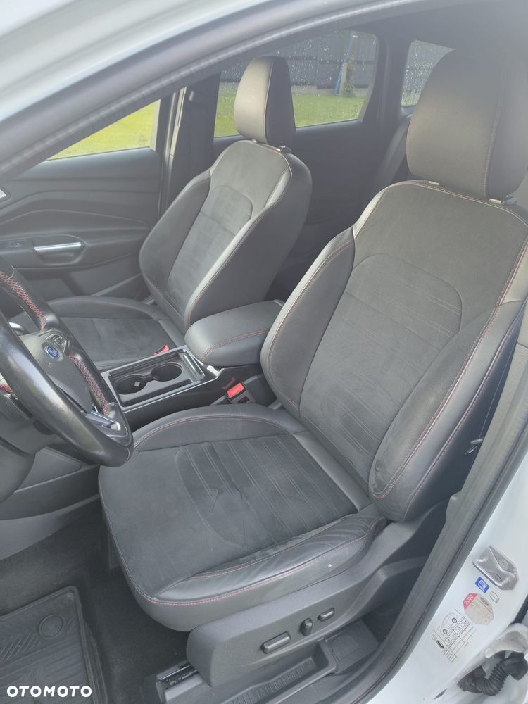 Ford Kuga 2.0 TDCi 4x4 ST-Line - 33