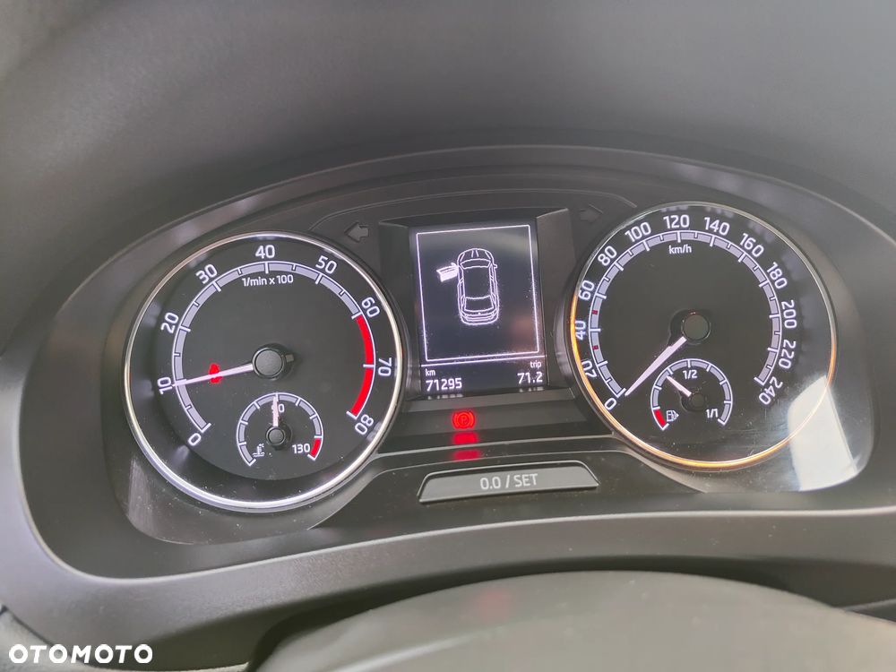 Skoda RAPID Spb 1.0 TSI Drive - 19