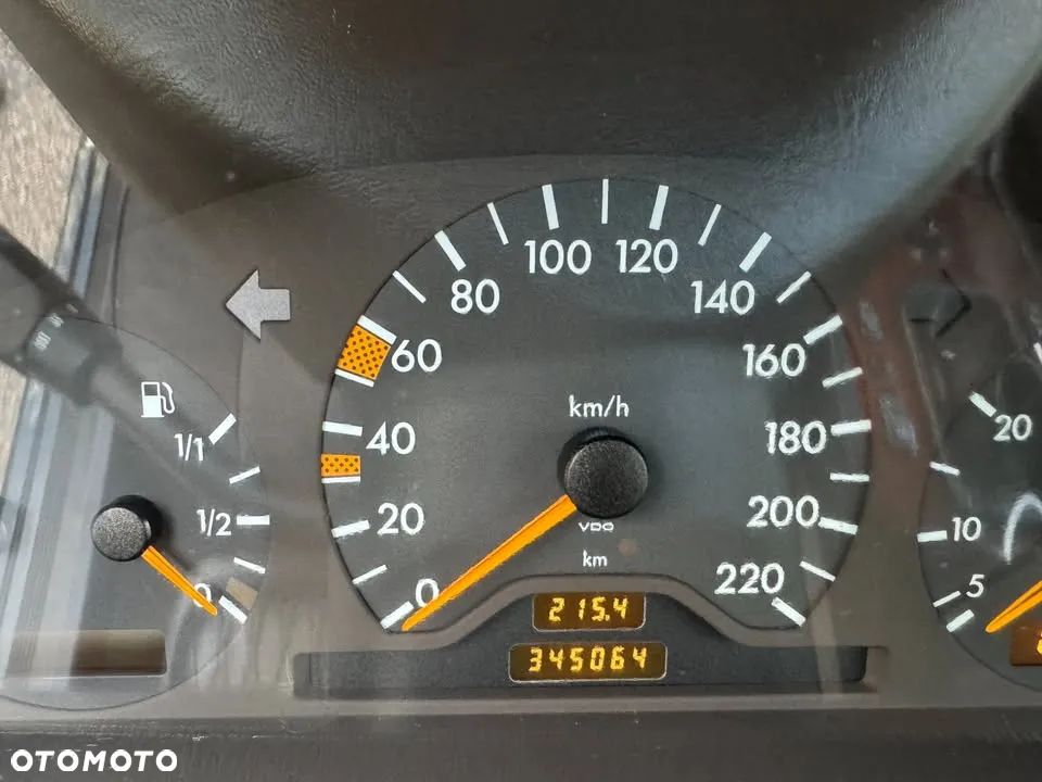 Mercedes-Benz Klasa C 220 D Elegance - 16