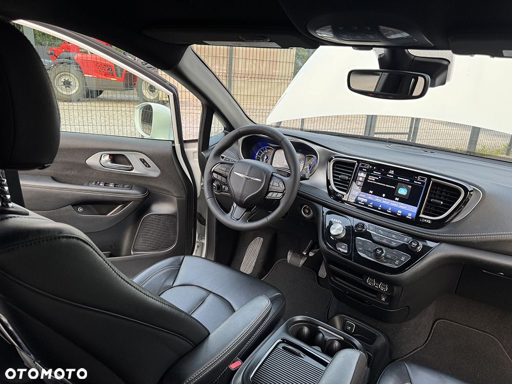Chrysler Pacifica - 37