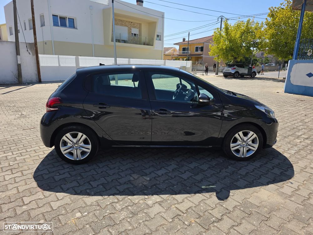 Peugeot 208 1.2 PureTech Signature - 32