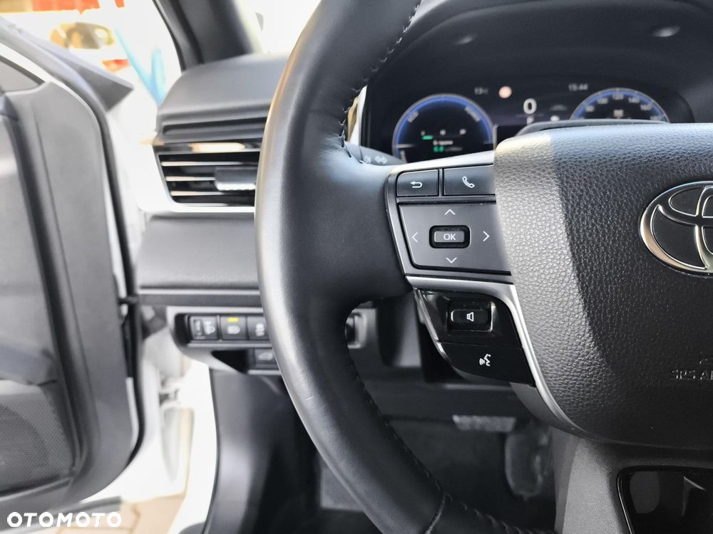 Toyota Camry - 17