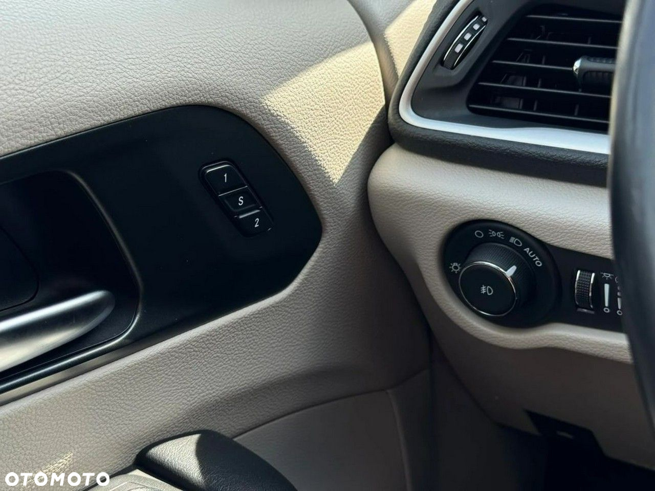 Chrysler Pacifica - 27