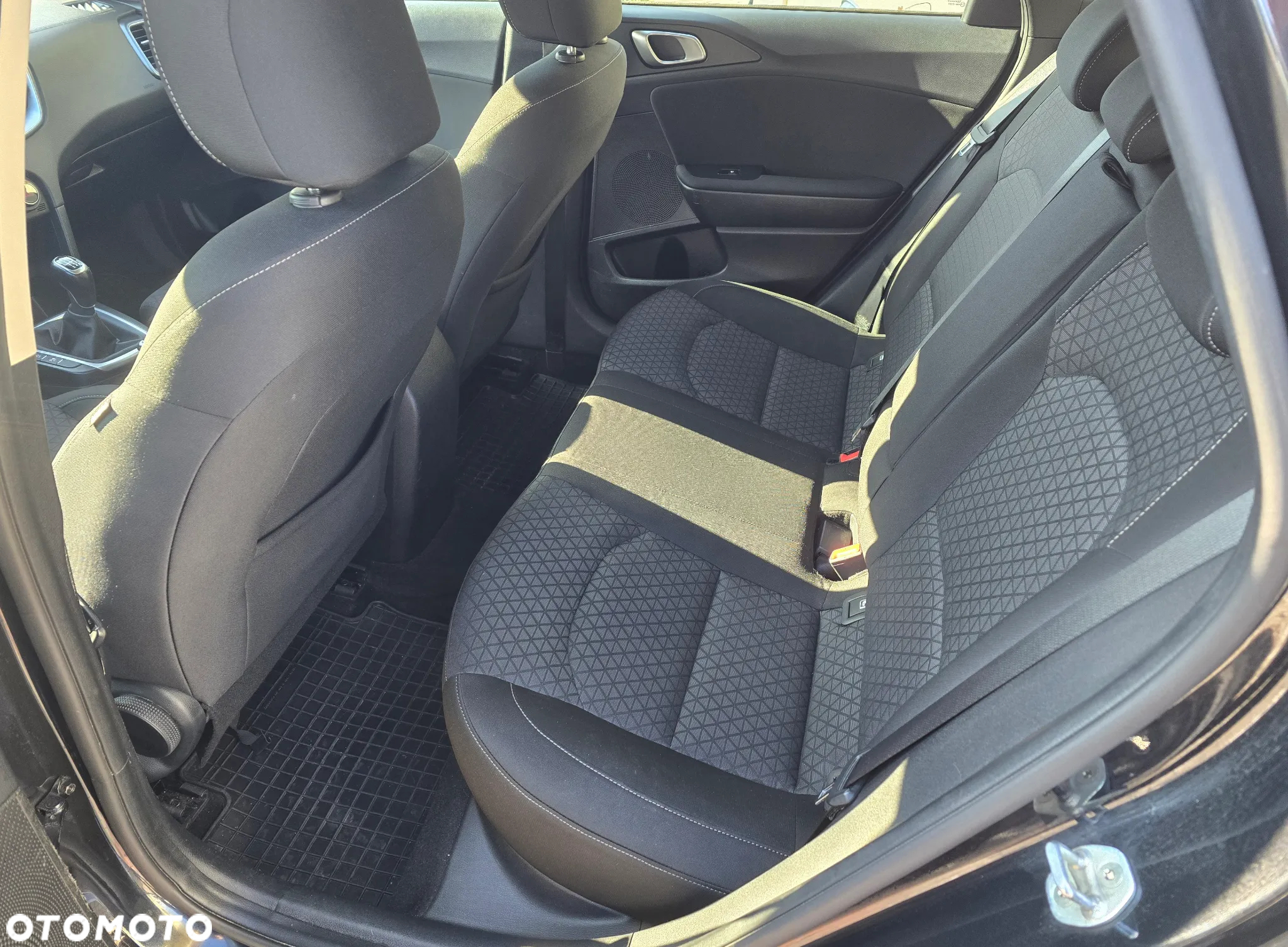 Kia Ceed - 10