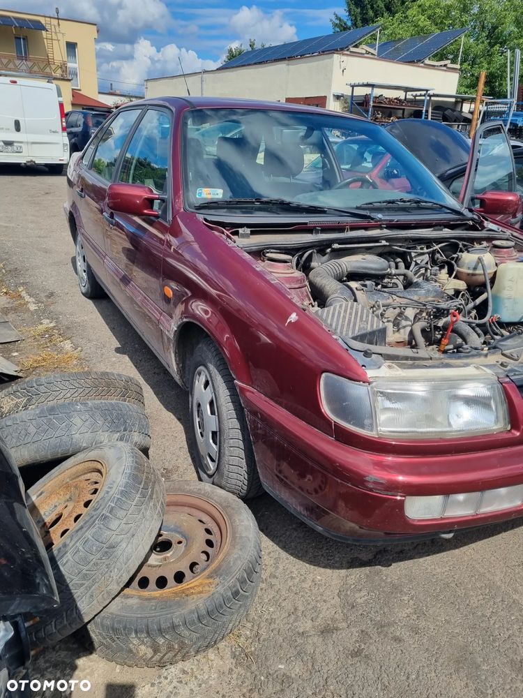 Volkswagen Passat b4 sedan 1.8i na części - 2
