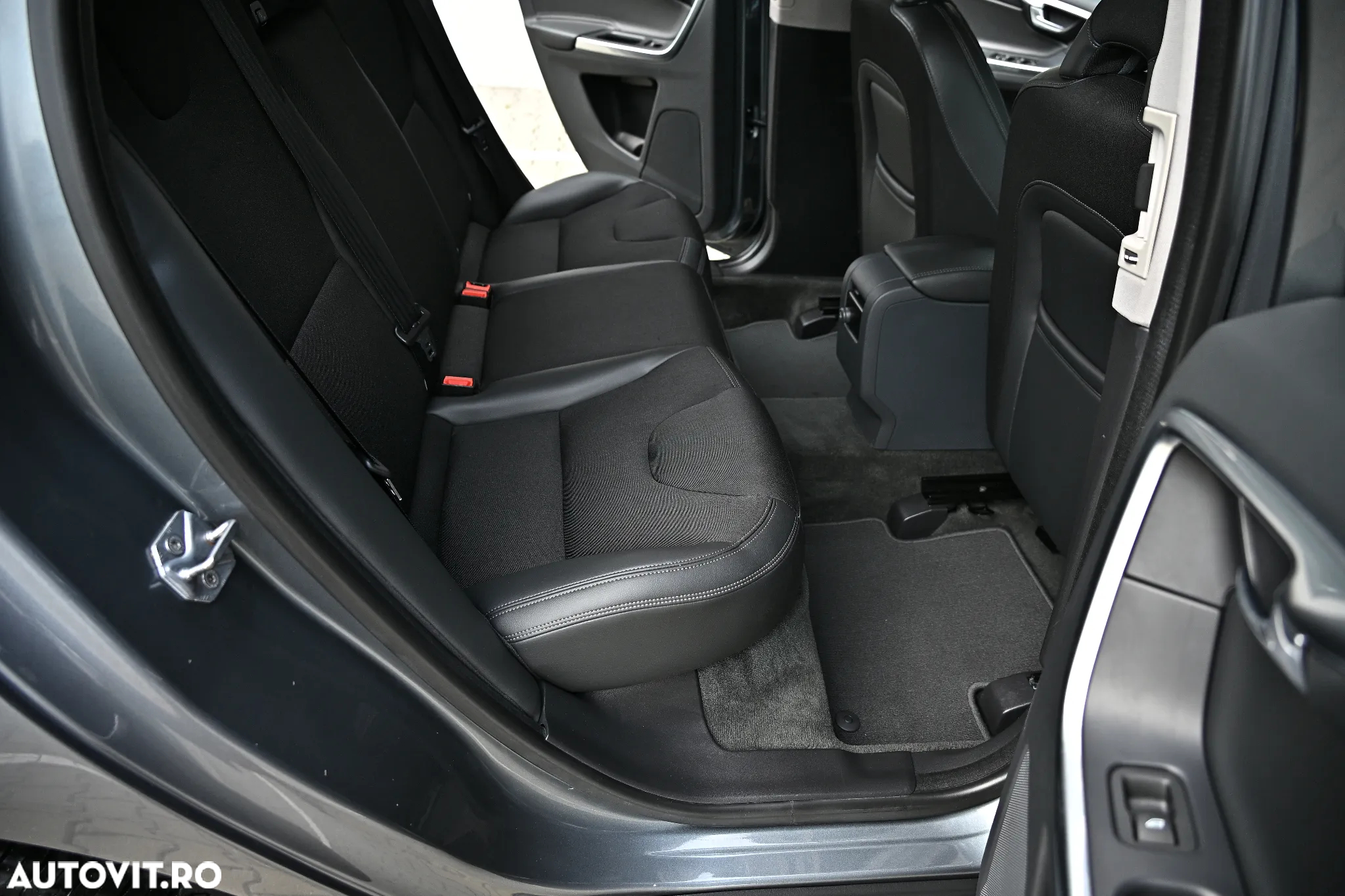 Volvo XC 60 D4 Geartronic Momentum - 28