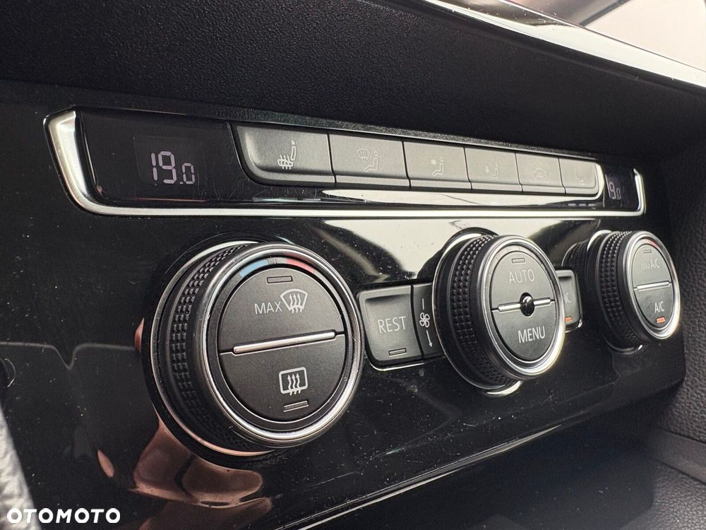 Volkswagen Passat - 29