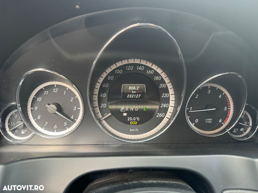 Mercedes-Benz E 220 CDI DPF BlueEFFICIENCY 7G-TRONIC Avantgarde - 17