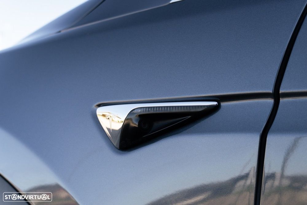 Tesla Model X - 35