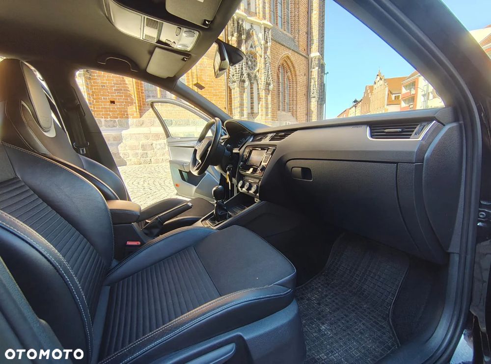 Skoda Octavia Combi 2.0 TDI RS - 16