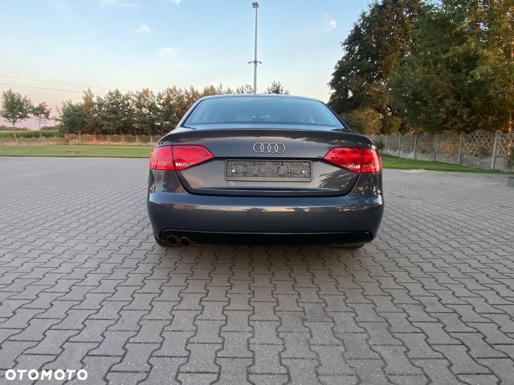 Audi A4 Limousine - 12