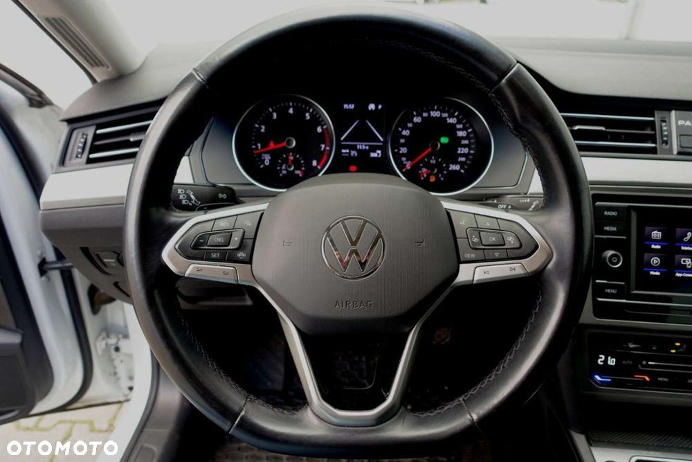 Volkswagen Passat - 16
