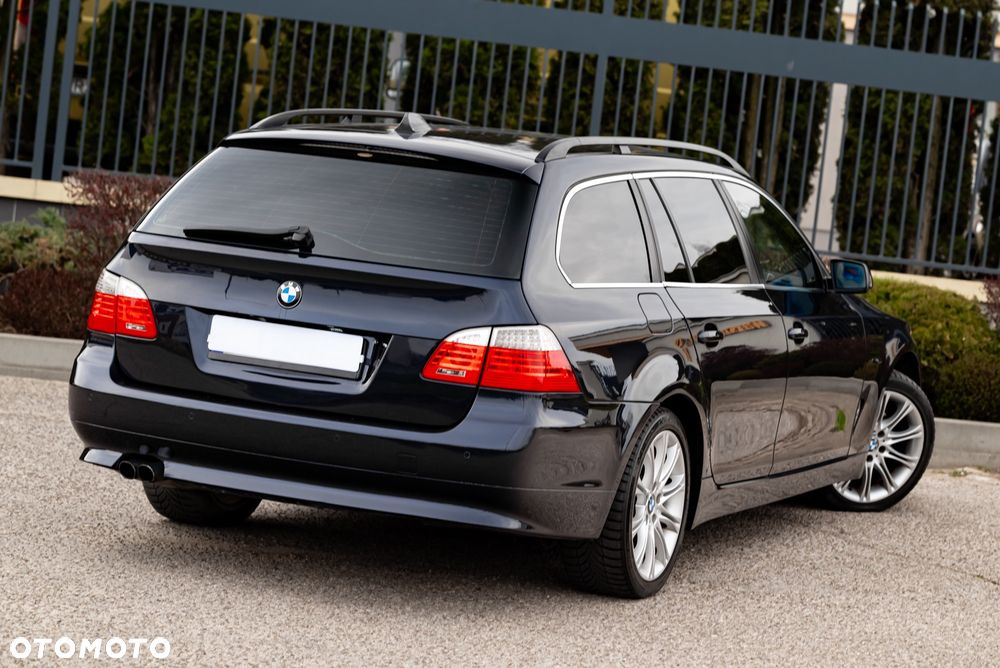 BMW Seria 5 525i xDrive - 11