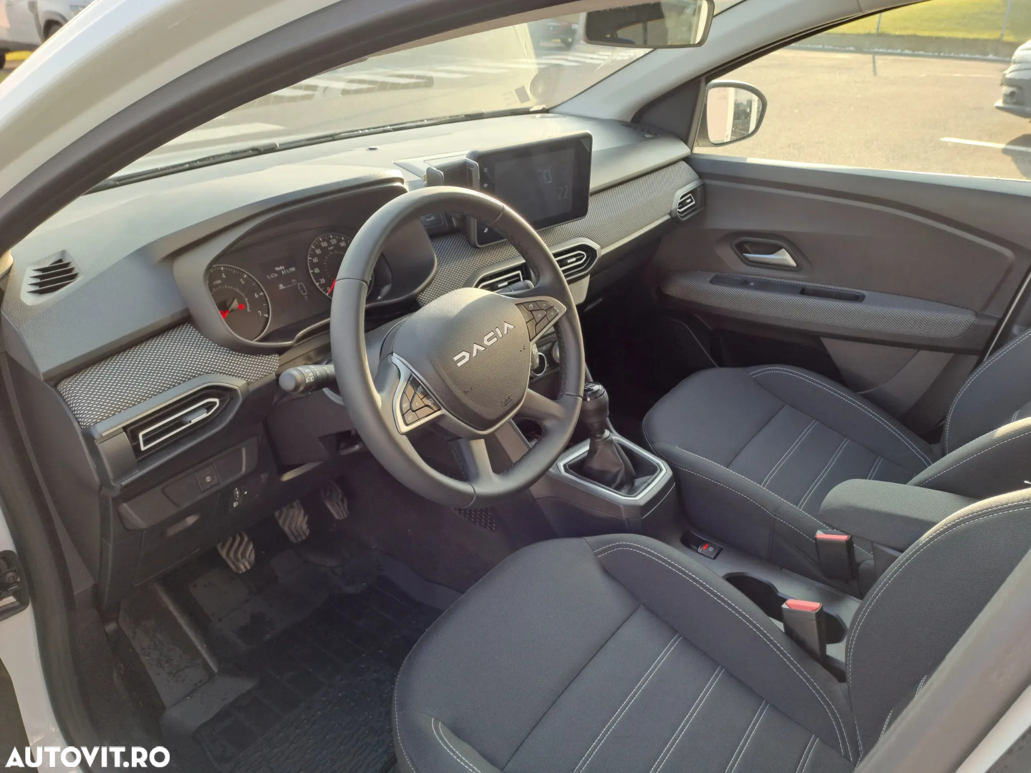 Dacia Logan TCe 90 MT6 Journey - 9