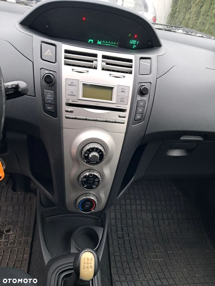 Toyota Yaris - 7