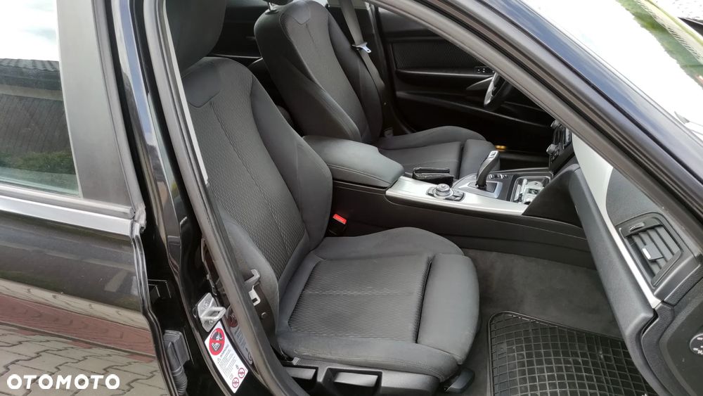 BMW Seria 3 320d DPF Edition Sport - 31