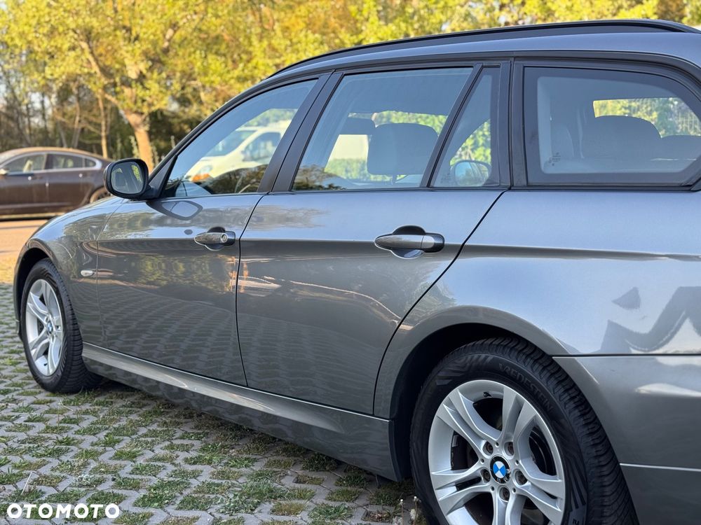 BMW Seria 3 318d DPF Edition Sport - 23